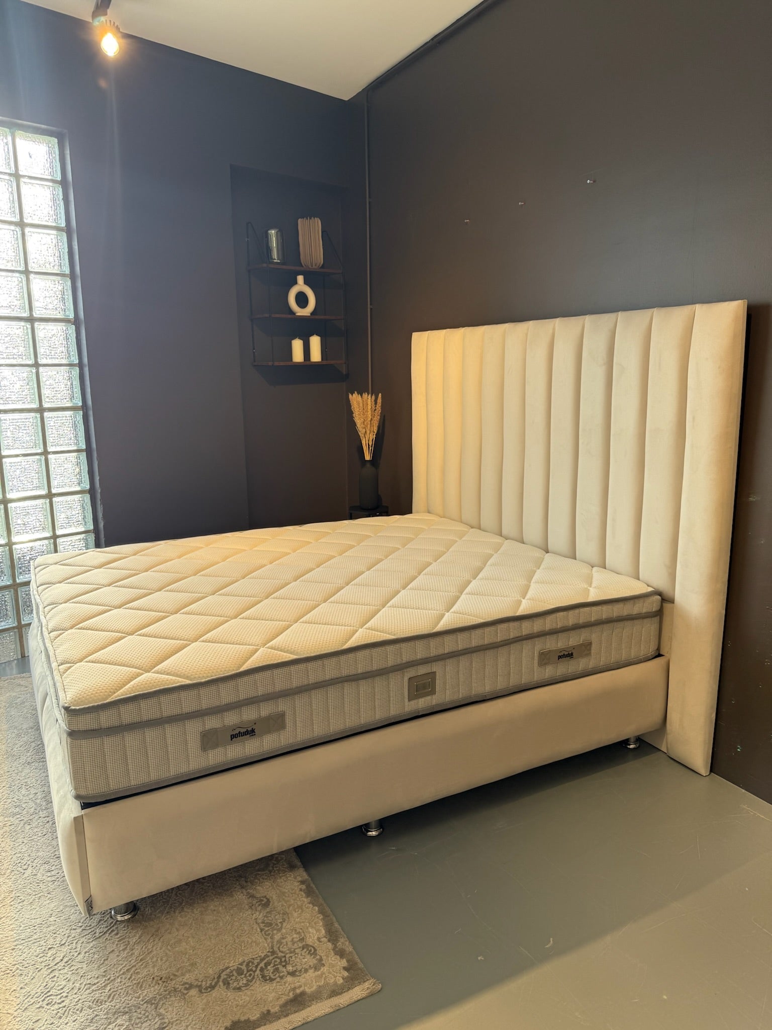 Lit double coffre en Velours – Athena - Möbel Unique