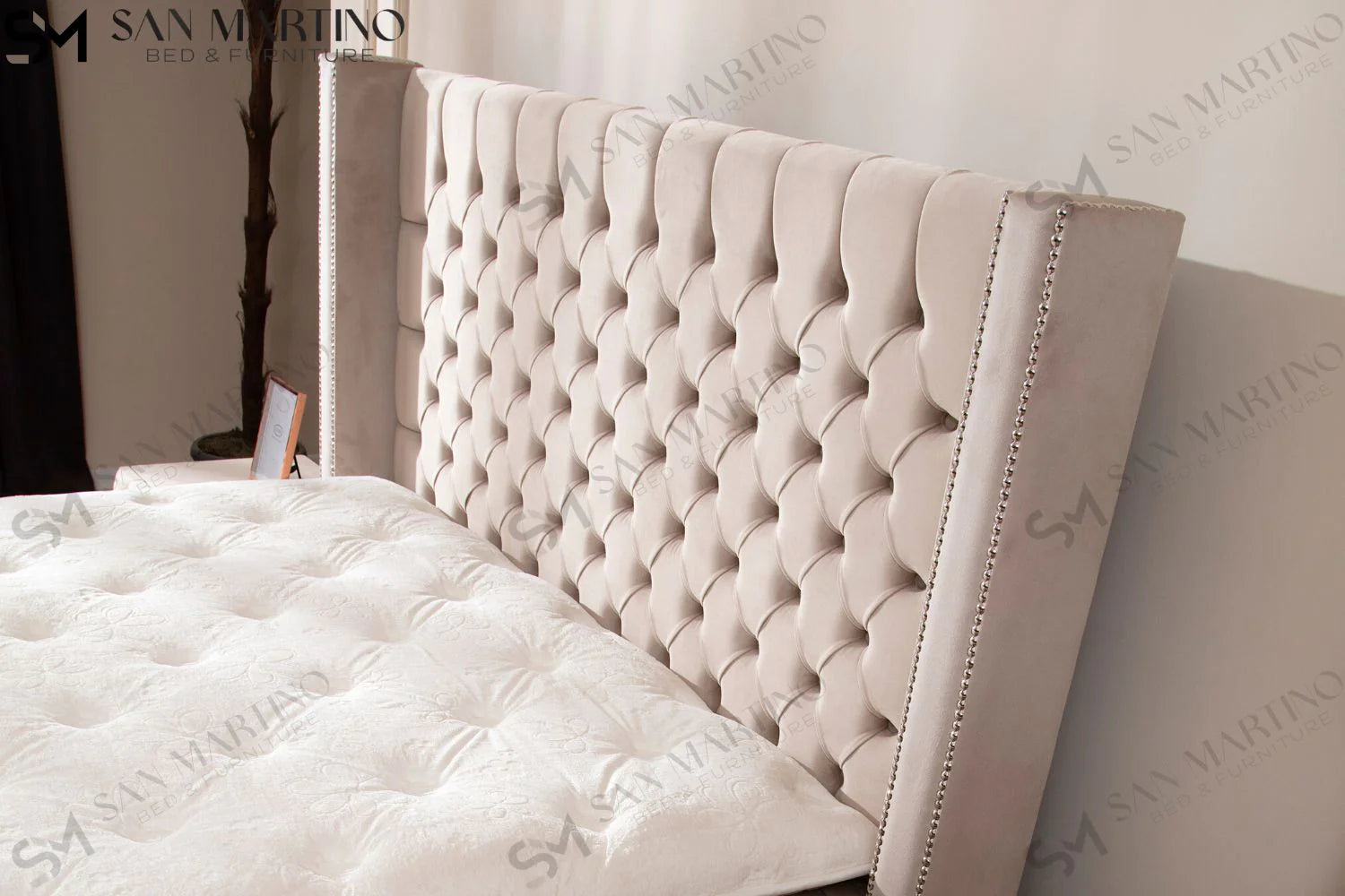 Lit double coffre en Velours – CLOUTÉ BEIGE - Möbel Unique