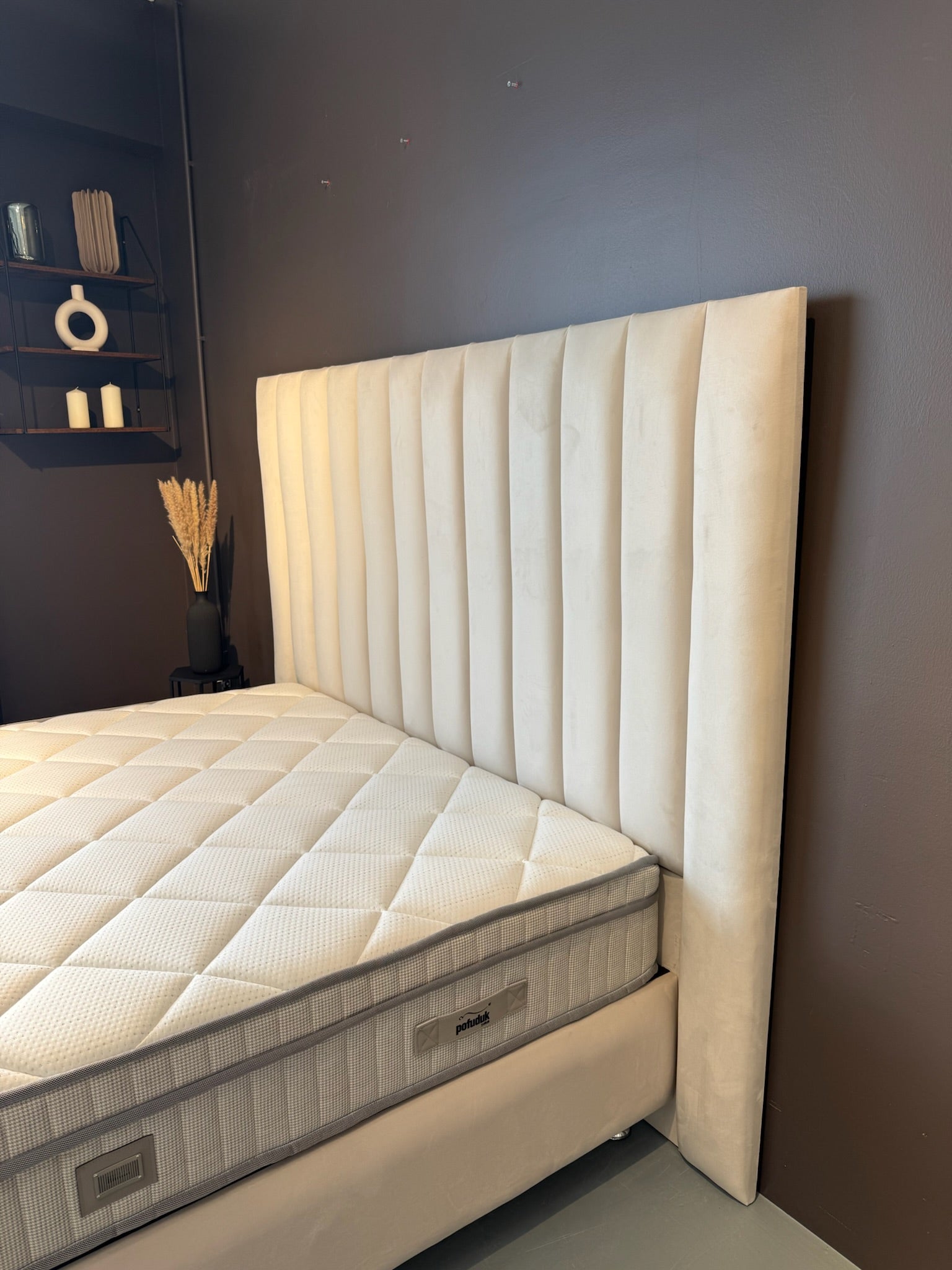 Lit double coffre en Velours – Athena - Möbel Unique